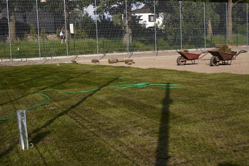 Kęty - boisko szkolne, trawnik z rolki, system nawadniania