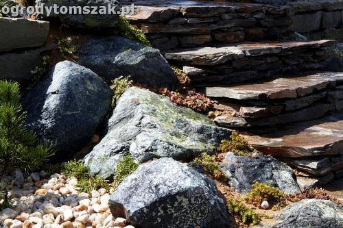 Suszec - taras ziemny, murki z piaskowca, schody z łupka