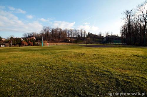 ogrodytomszak stara wies trawnik teren rekreacyjny boisko cwiczeniowe budowaIMG 8868 1