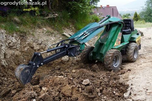 wilkowice mikuszowice lodygowice bystra ogrod murki piaskowiec trawnik schody piwniczka formowanie terenu skarpy IMG 7245