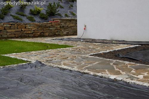 wilkowice mikuszowice lodygowice bystra ogrod murki piaskowiec trawnik schody piwniczka formowanie terenu skarpy IMG 8122