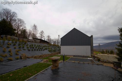 wilkowice mikuszowice lodygowice bystra ogrod murki piaskowiec trawnik schody piwniczka formowanie terenu skarpy IMG 8502