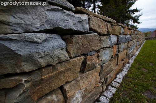 wilkowice mikuszowice lodygowice bystra ogrod murki piaskowiec trawnik schody piwniczka formowanie terenu skarpy IMG 8516